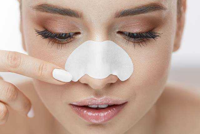جوش سر سیاه و راه های پیشگیری و درمان 2 Blackhead 01 جوش سر سیاه