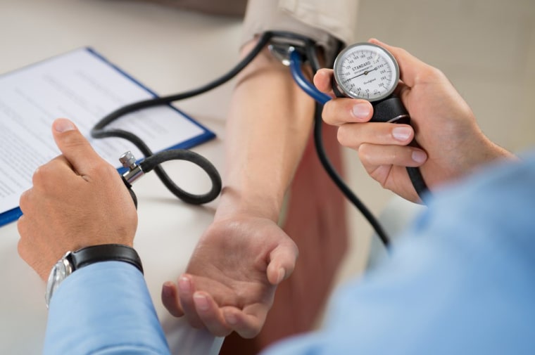 blood pressure check اندازه گیری فشار خون